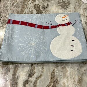 Set of 4 placemats.